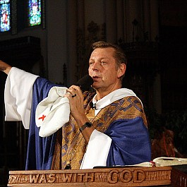 Portrait of Rev Pfleger preaching at St. Sabina 800px by 534px